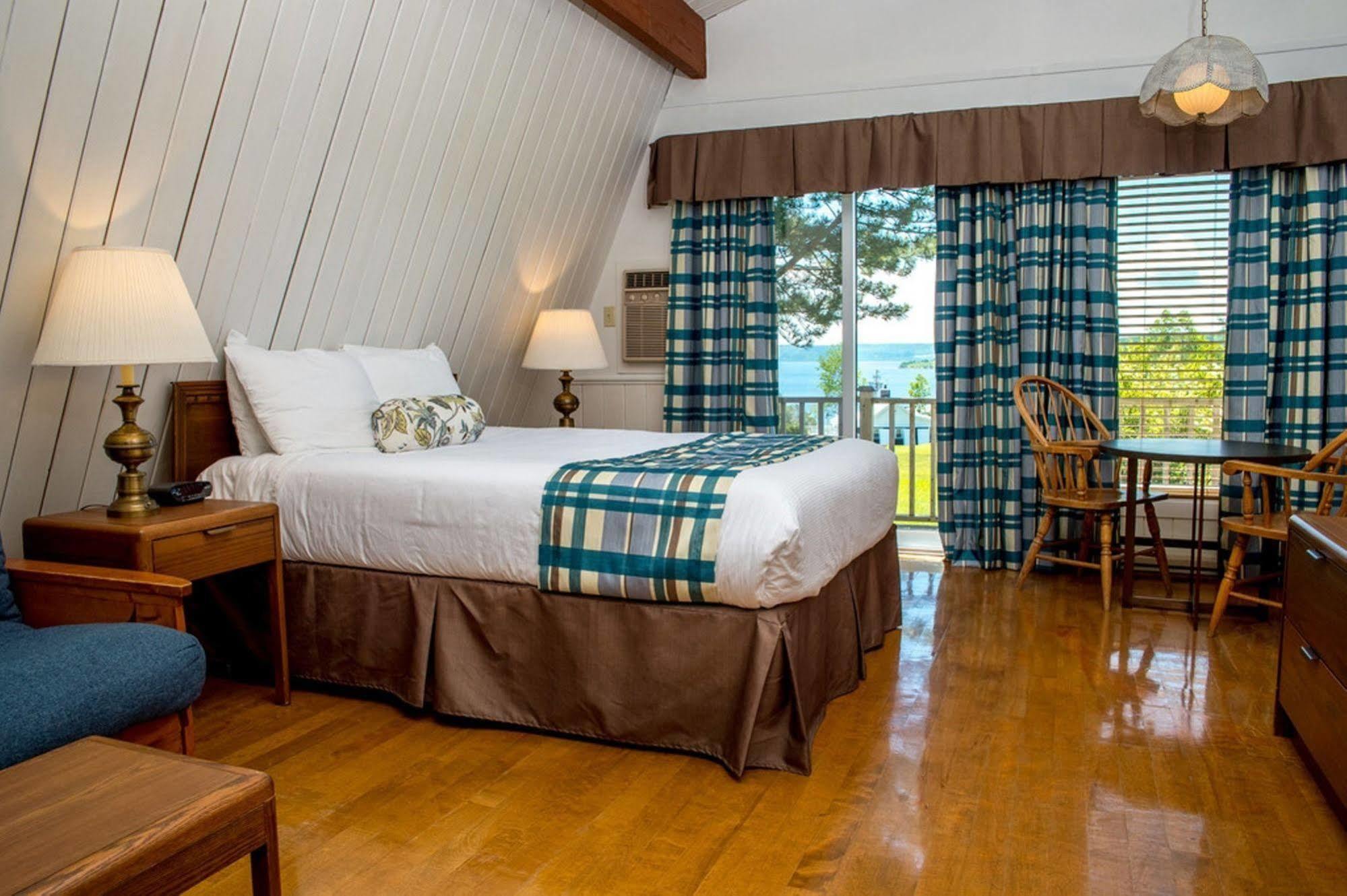 Silver Dart Lodge Baddeck Exterior photo